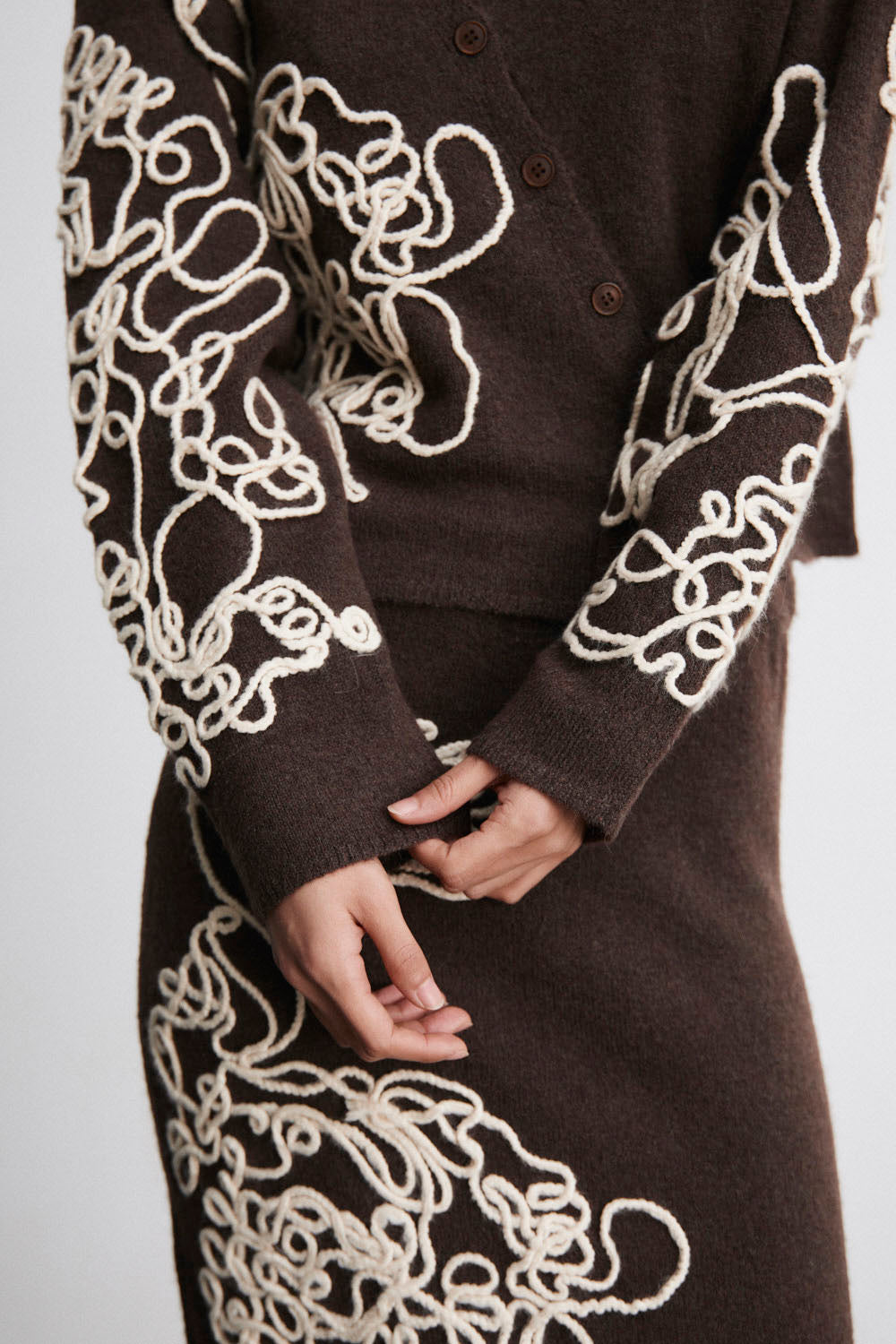 Jersey Mus & Bombon Erias cuello alto chocolate – vista 3