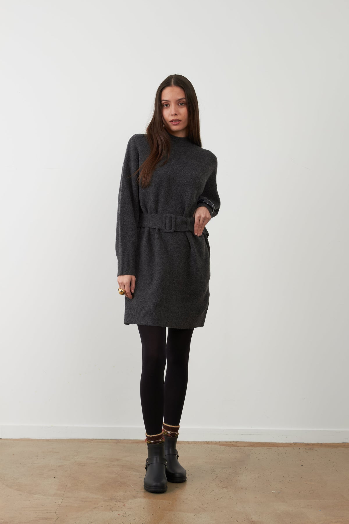 Vestido de punto Orfeo Paris Helga con cinturón gris