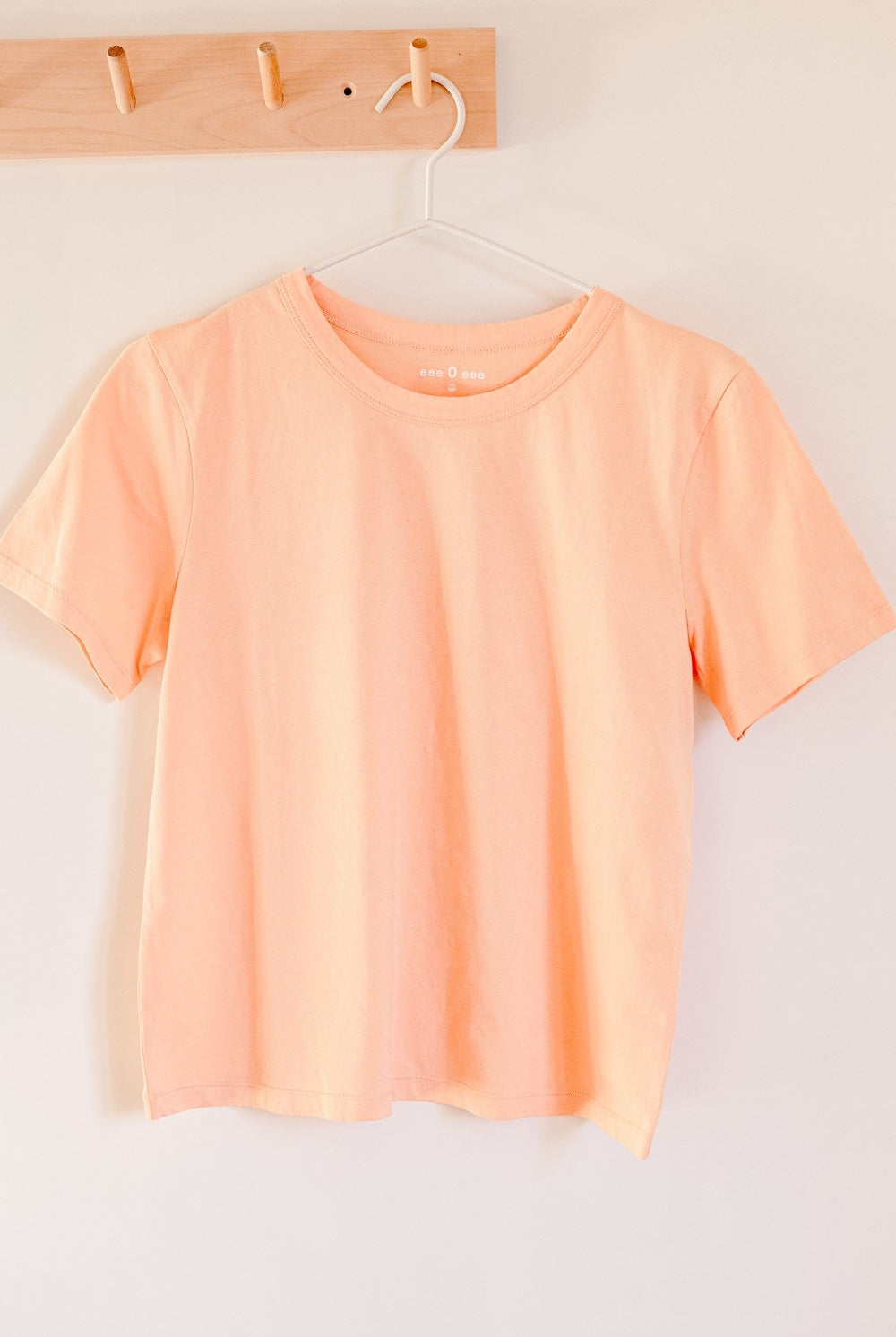 Camiseta ESEOESE 100% algodón orgánico. Cuello redondo. Manga corta.