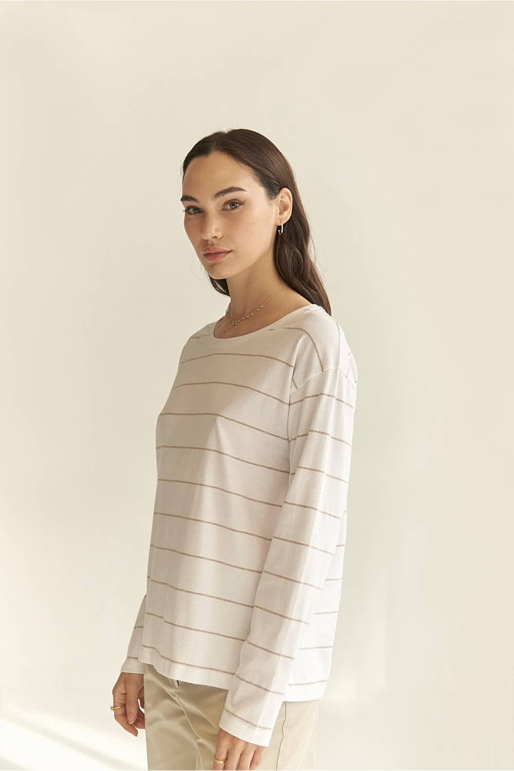 Camiseta mus&bombon basieco blanca con rayas beige