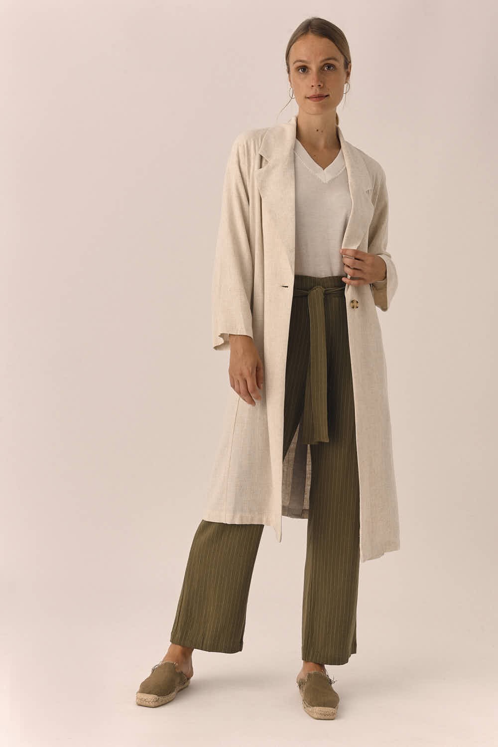 Trench designers society rodero en color beige estilo oversize