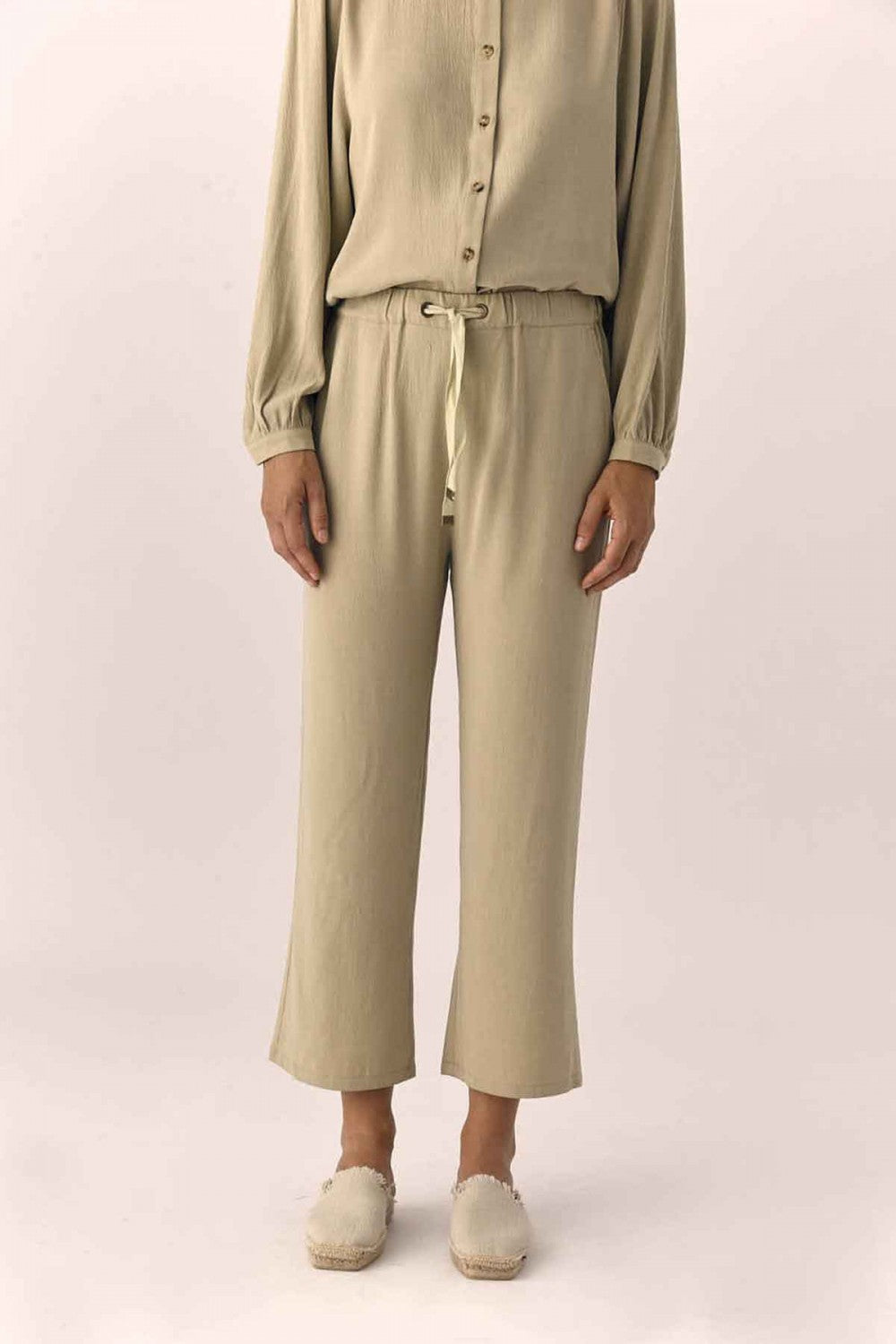 Pantalón designers society homer en verde musgo fluido