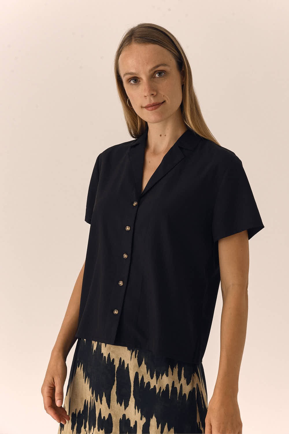Camisa designers society renoir en negra con solapa