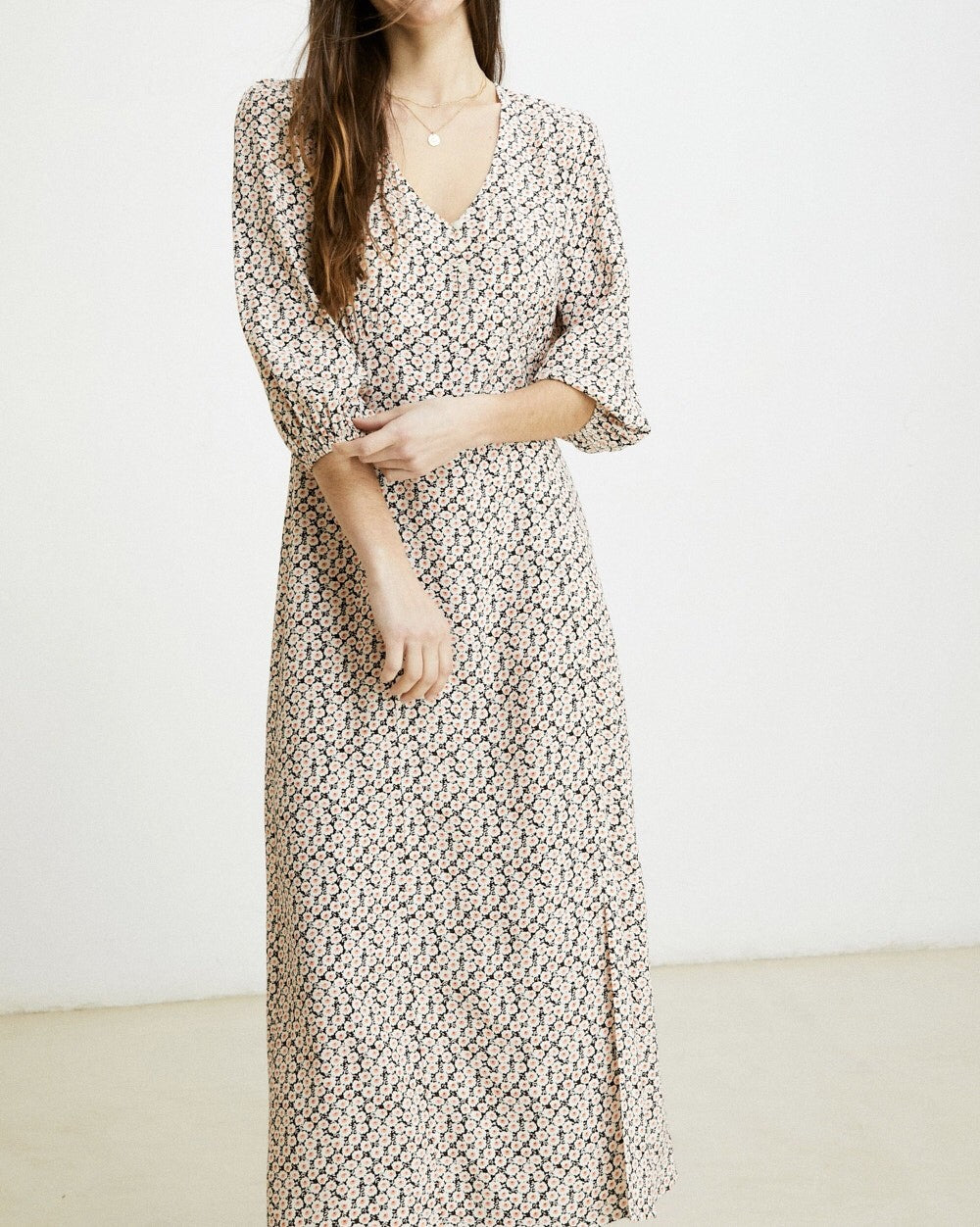 Vestido eseoese iris estampado floral midi con manga 3/4