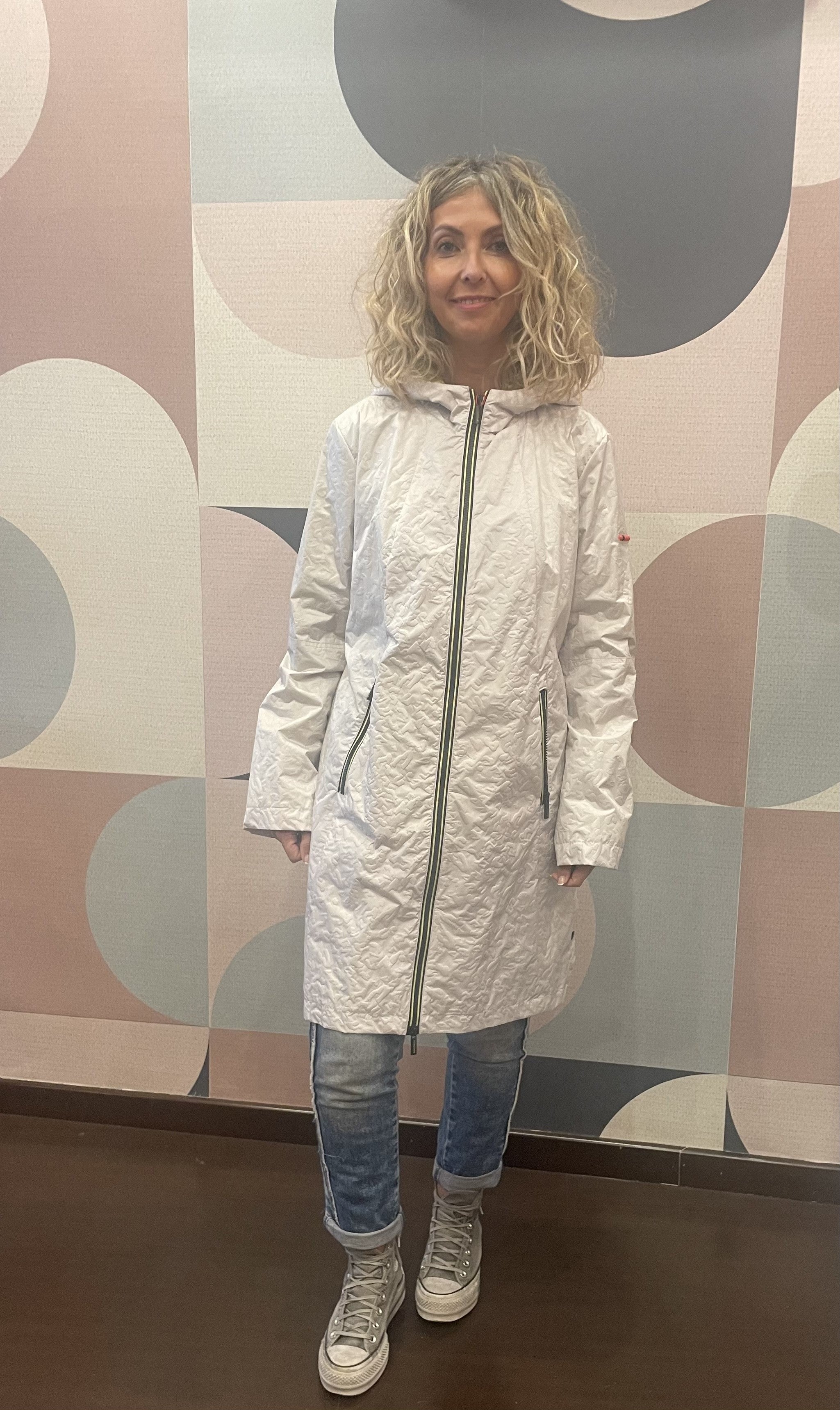 Chaqueta dichi modelo birkita en blanco perla ycontraste verde llima