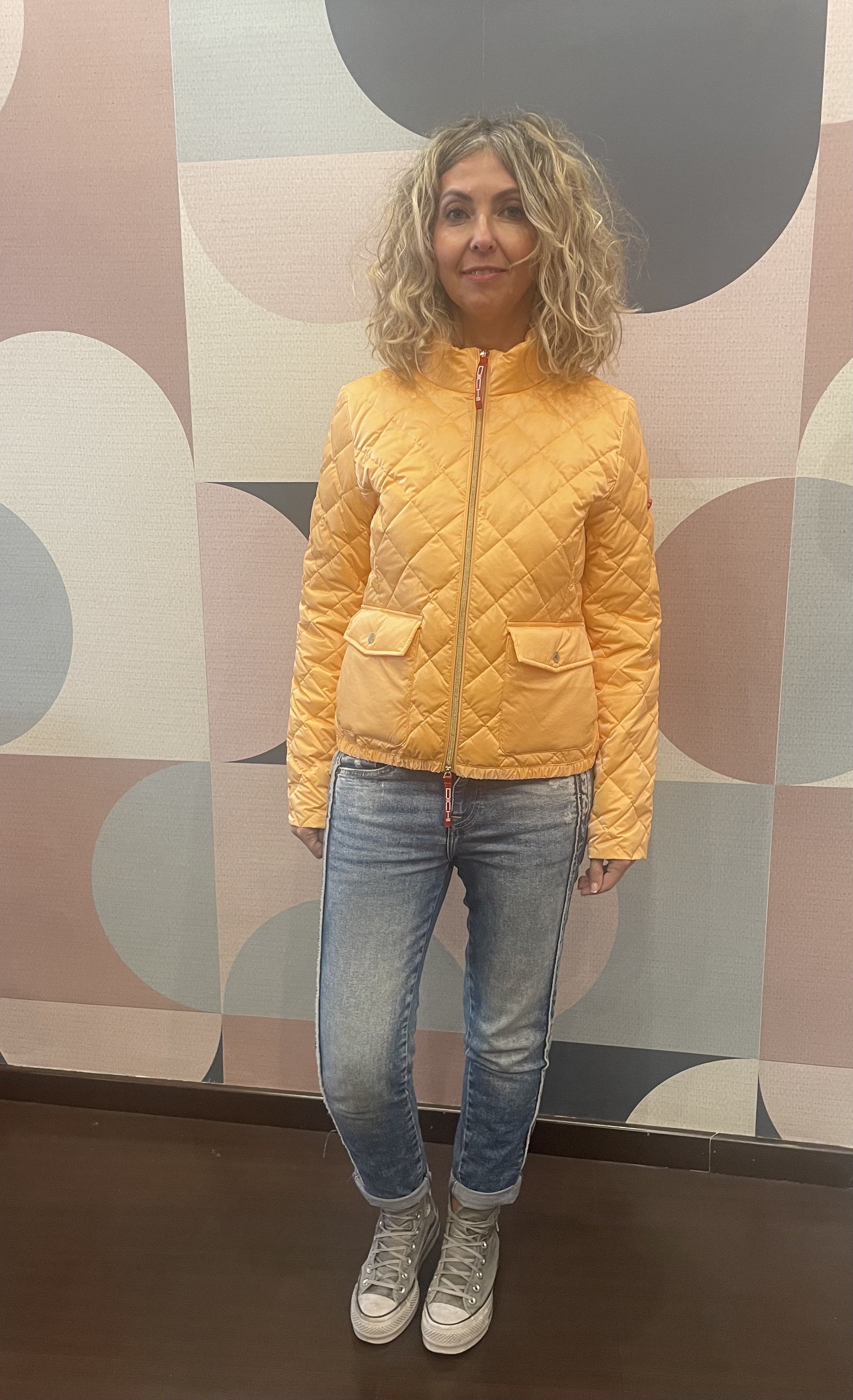 Cazadora dichi modelo alba en color melocoton y brillo aterciopelado