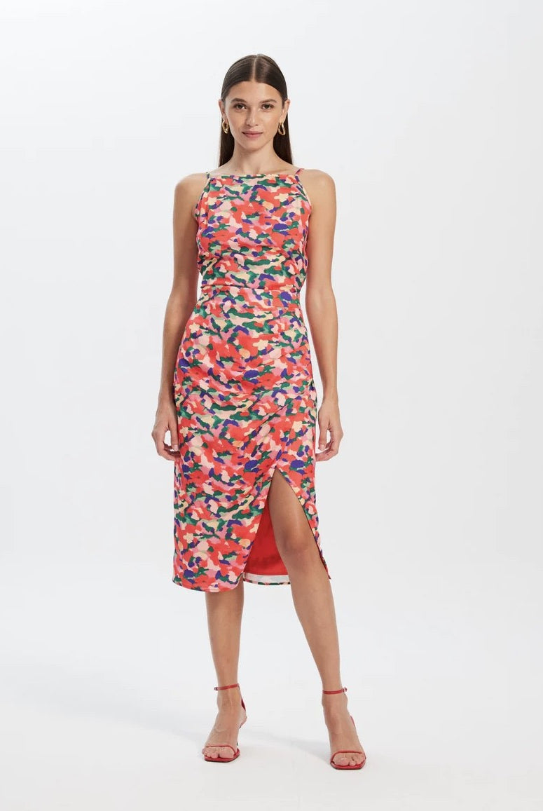 Falda mioh modelo telma con estampado multicolor. Diseño midi, drapeado con abertural lateral