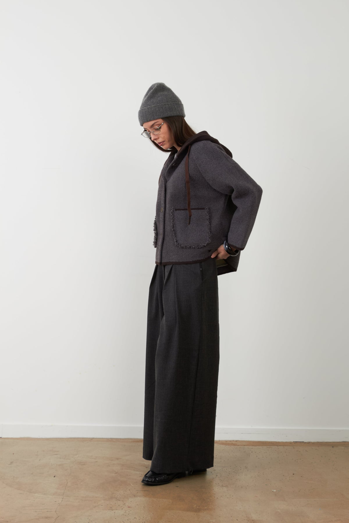 Chaqueta Orfeo Paris Briseis con capucha carbón