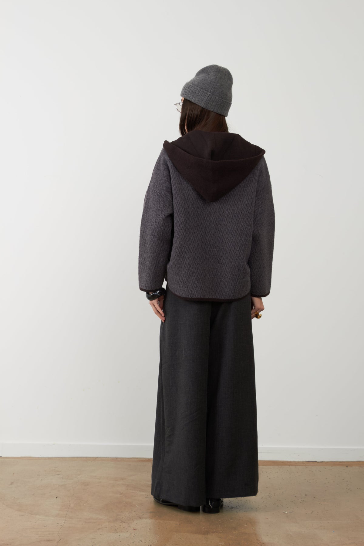 Chaqueta Orfeo Paris Briseis con capucha carbón