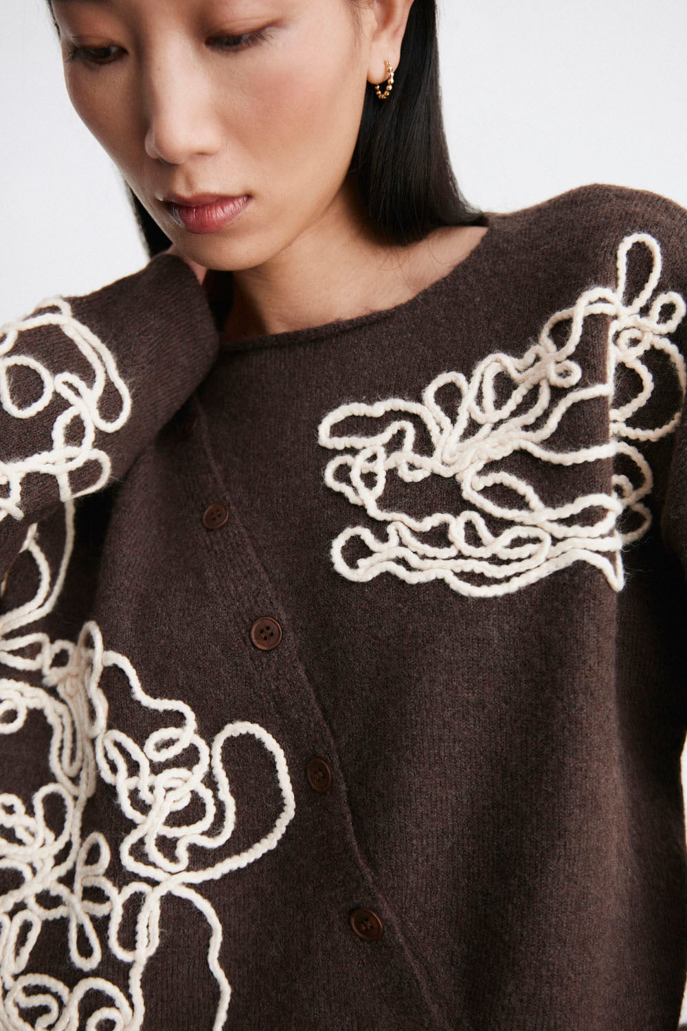 Jersey Mus & Bombon Erias cuello alto chocolate – vista 2