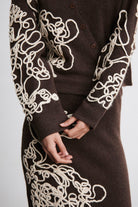 Jersey Mus & Bombon Erias cuello alto chocolate – vista 3