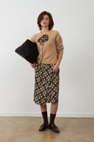 Chaqueta de punto Orfeo Paris Eirlys con pañuelo beige