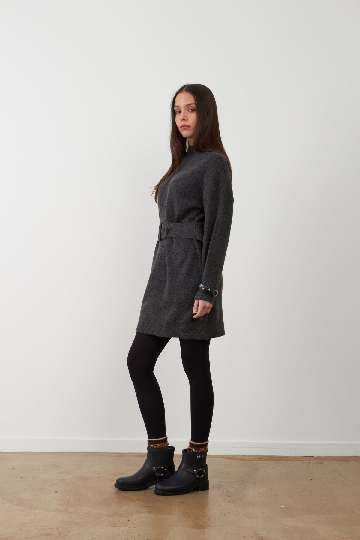 Vestido de punto Orfeo Paris Helga con cinturón gris