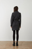Vestido de punto Orfeo Paris Helga con cinturón gris