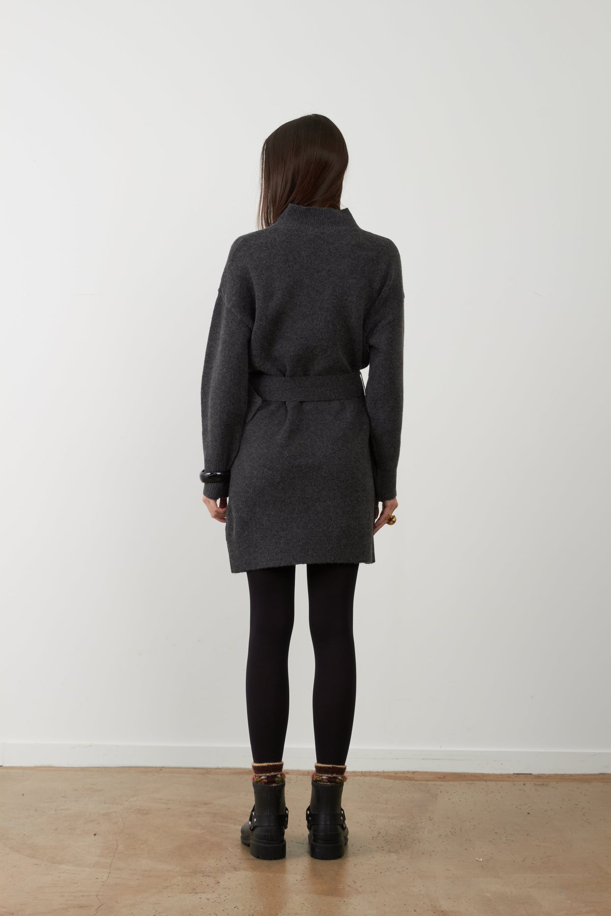 Vestido de punto Orfeo Paris Helga con cinturón gris