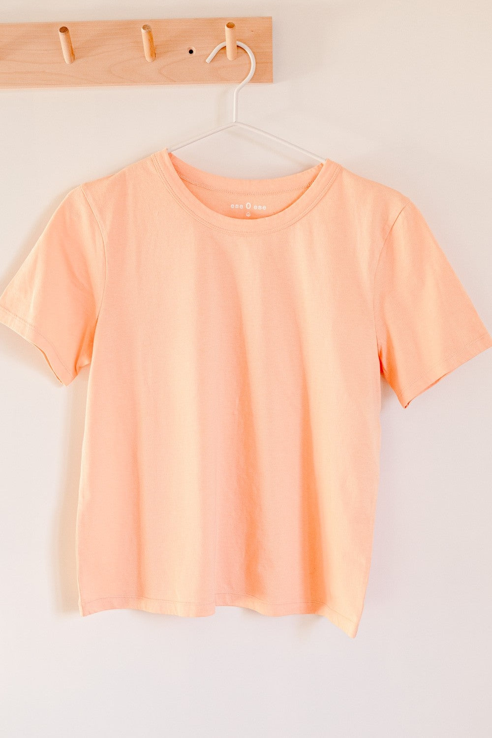 Camiseta ESEOESE 100% algodón orgánico. Cuello redondo. Manga corta.