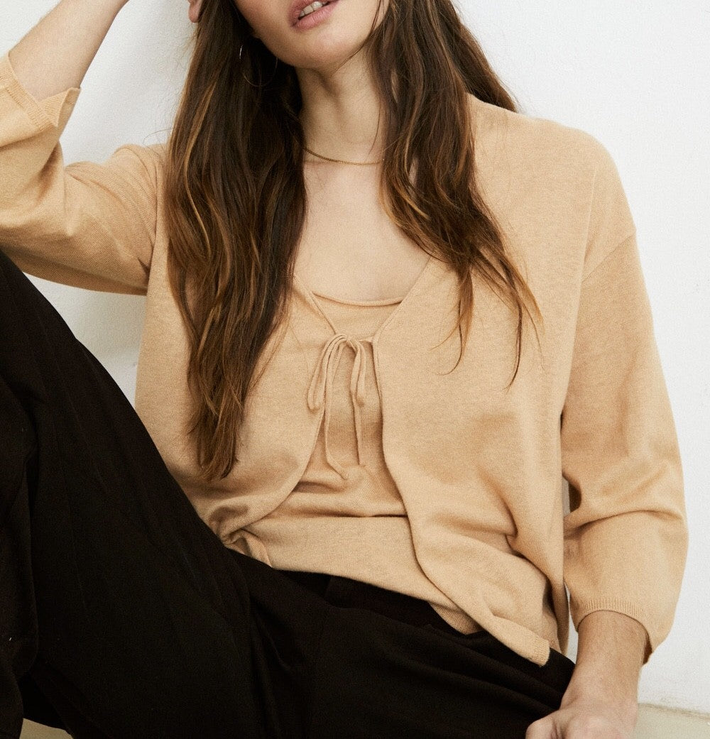 Cardigan eseoese duna de punto en color camel